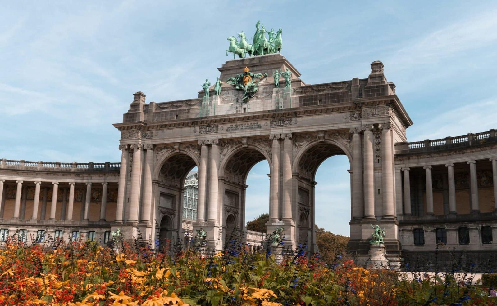Le Cinquantenaire de Bruxelles : Guide Complet (Histoire, Musées, Secrets)