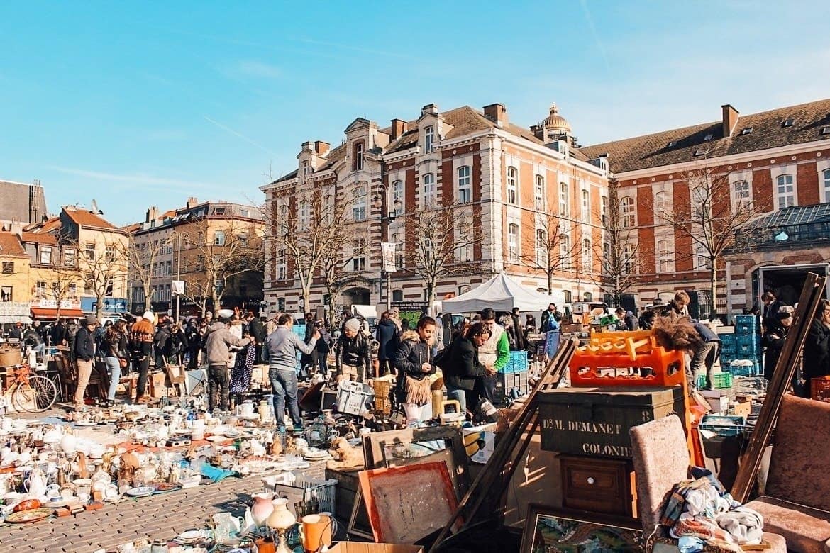 Chiner dans le quartier des Marolles et son marché aux puces
